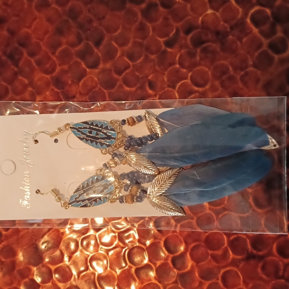 Feather metal and beaded earrings. 6 pair.   New in original packaging. - Picture 7 of 7